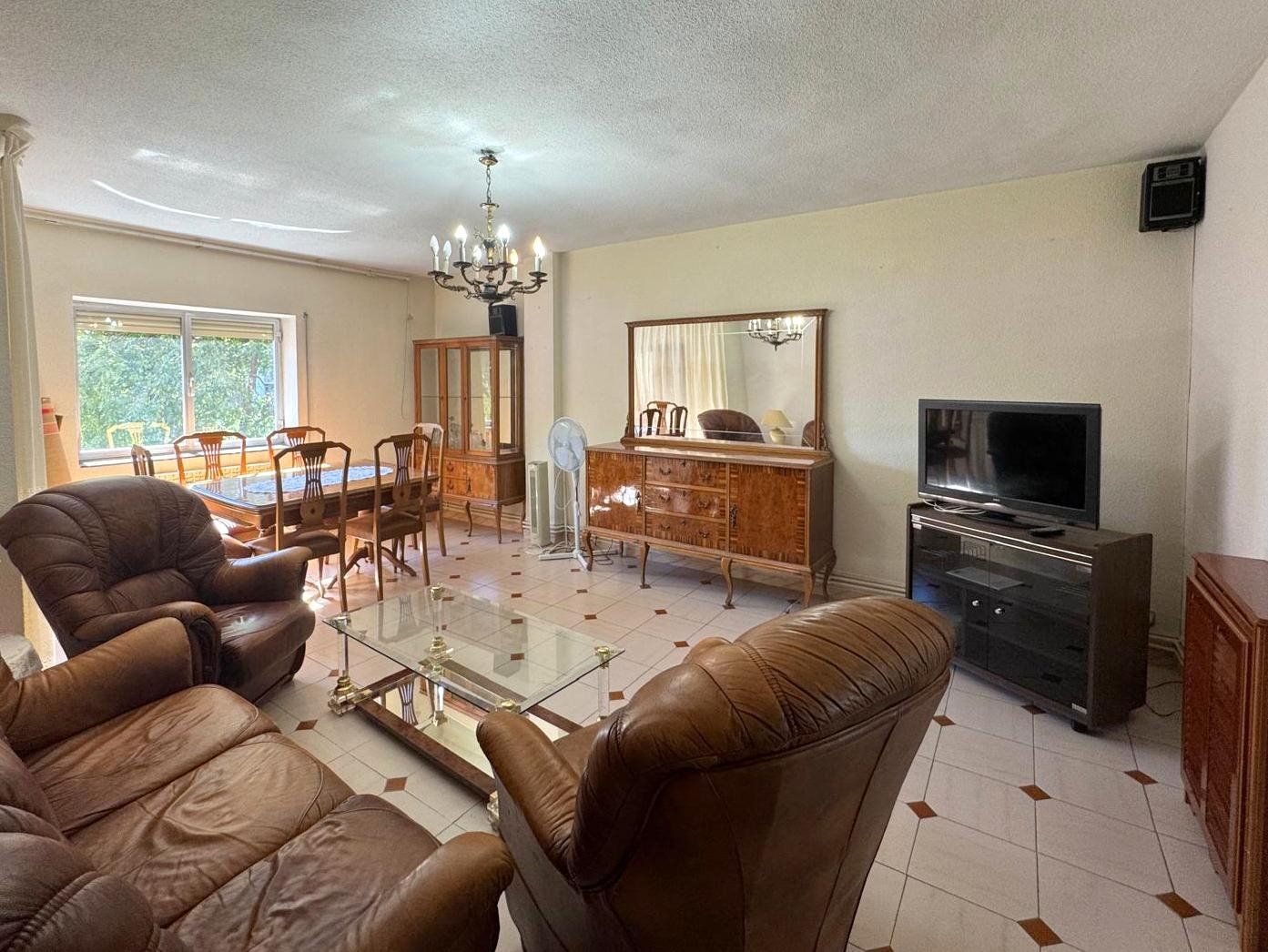 Sala d'estar de Pis de lloguer en  Madrid Capital amb Calefacció, Parquet i Moblat