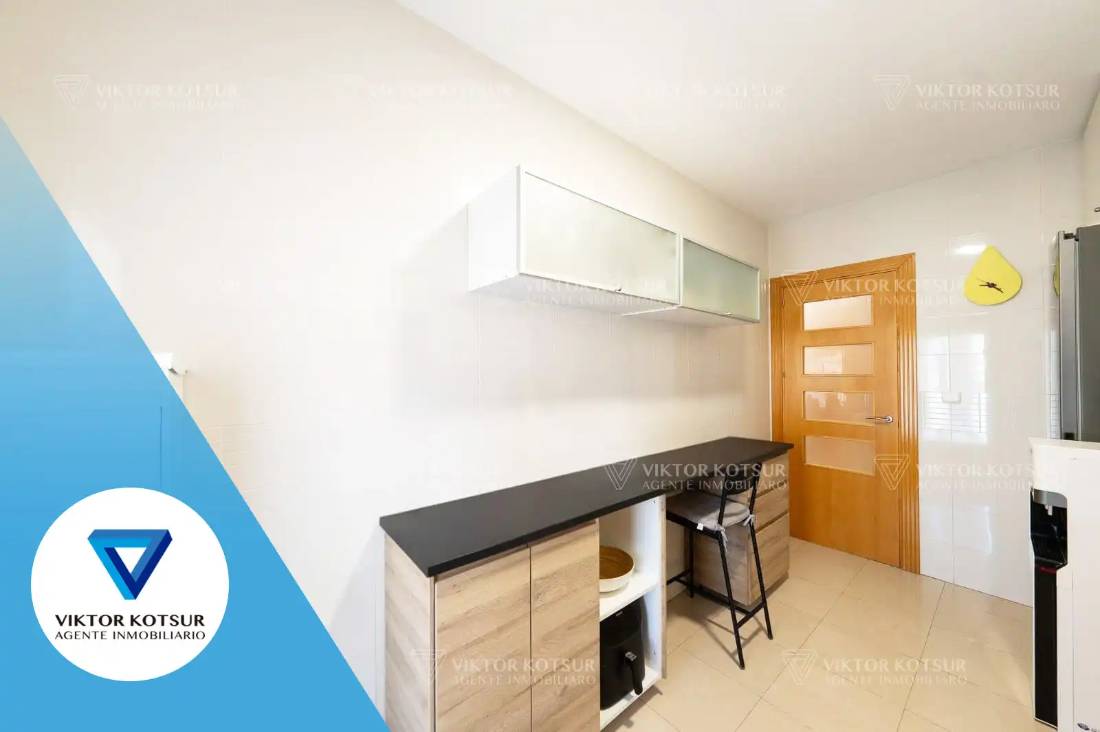 Kitchen of Flat for sale in Roquetas de Mar  with Air Conditioner, Terrace and Internet