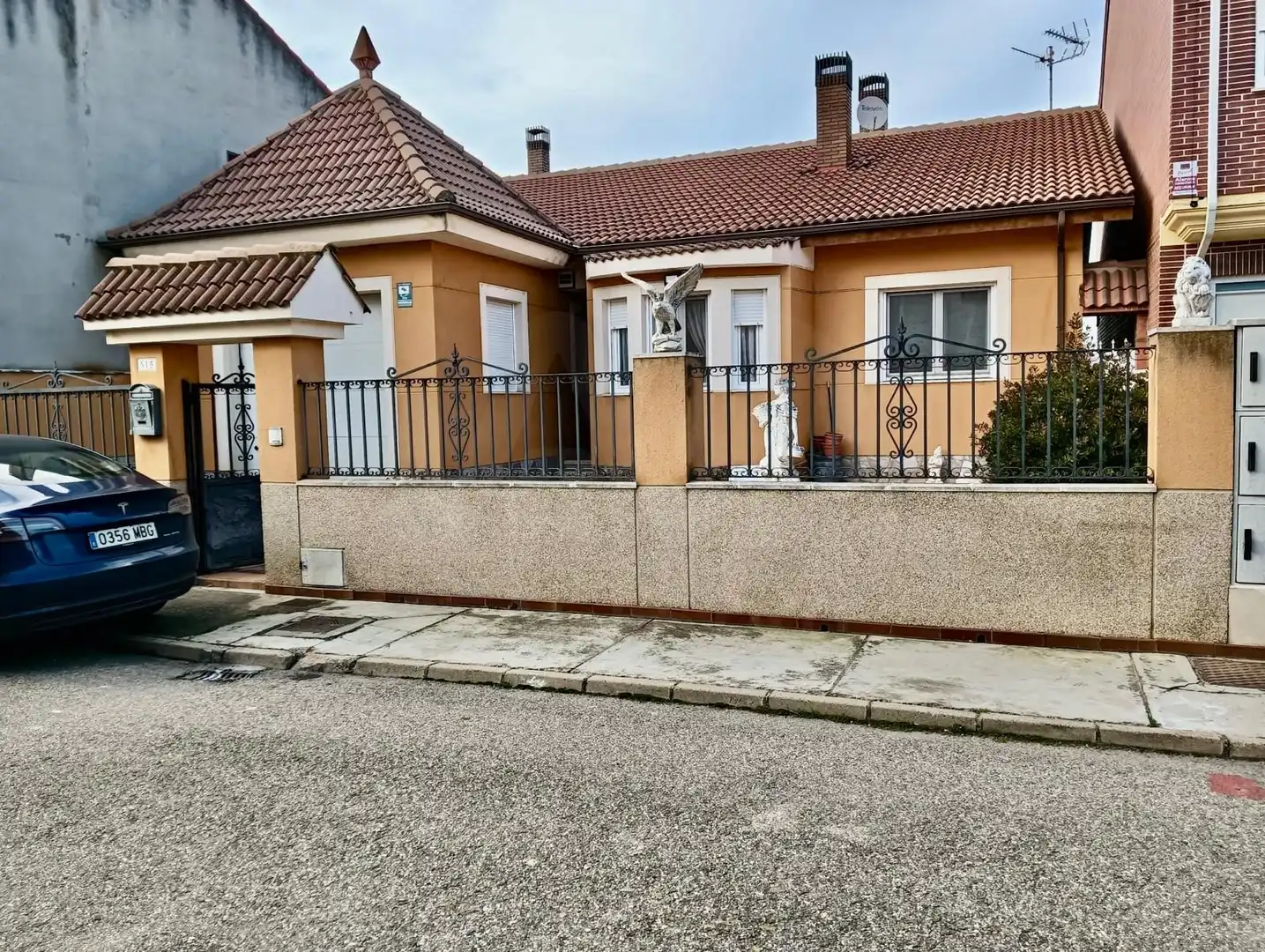 Exterior view of Flat for sale in Soto de la Vega, León