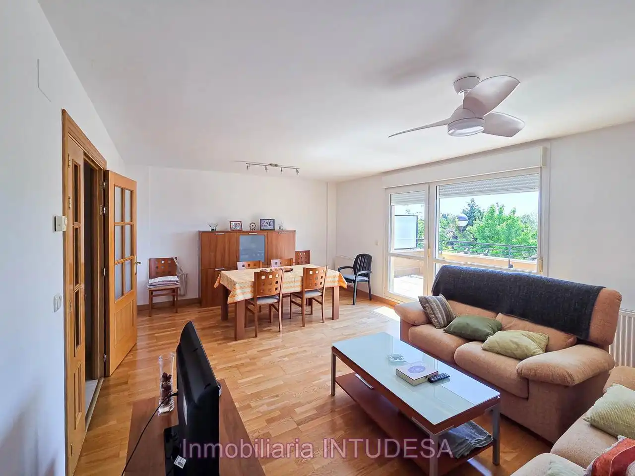 Sala de estar de Casa adosada en venta en Murchante con Calefacción, Jardín privado y Parquet