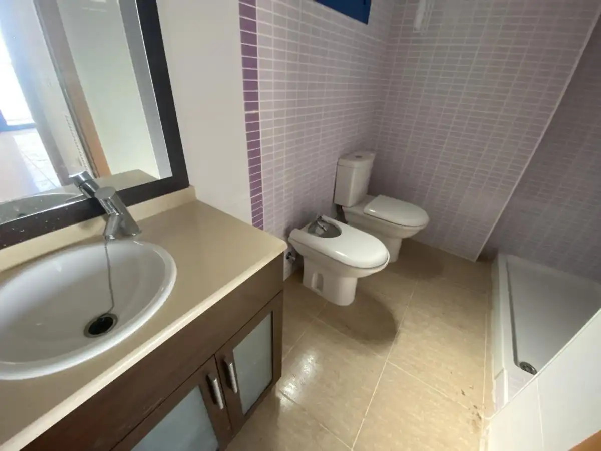 Badezimmer von Wohnungen zum Verkauf in La Ràpita mit Klimaanlage, Heizung und Terrasse
