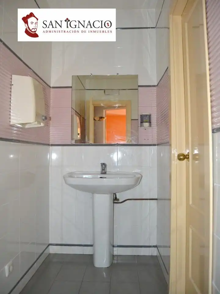 Badezimmer von Geschaftsraum zum Verkauf in Trespaderne