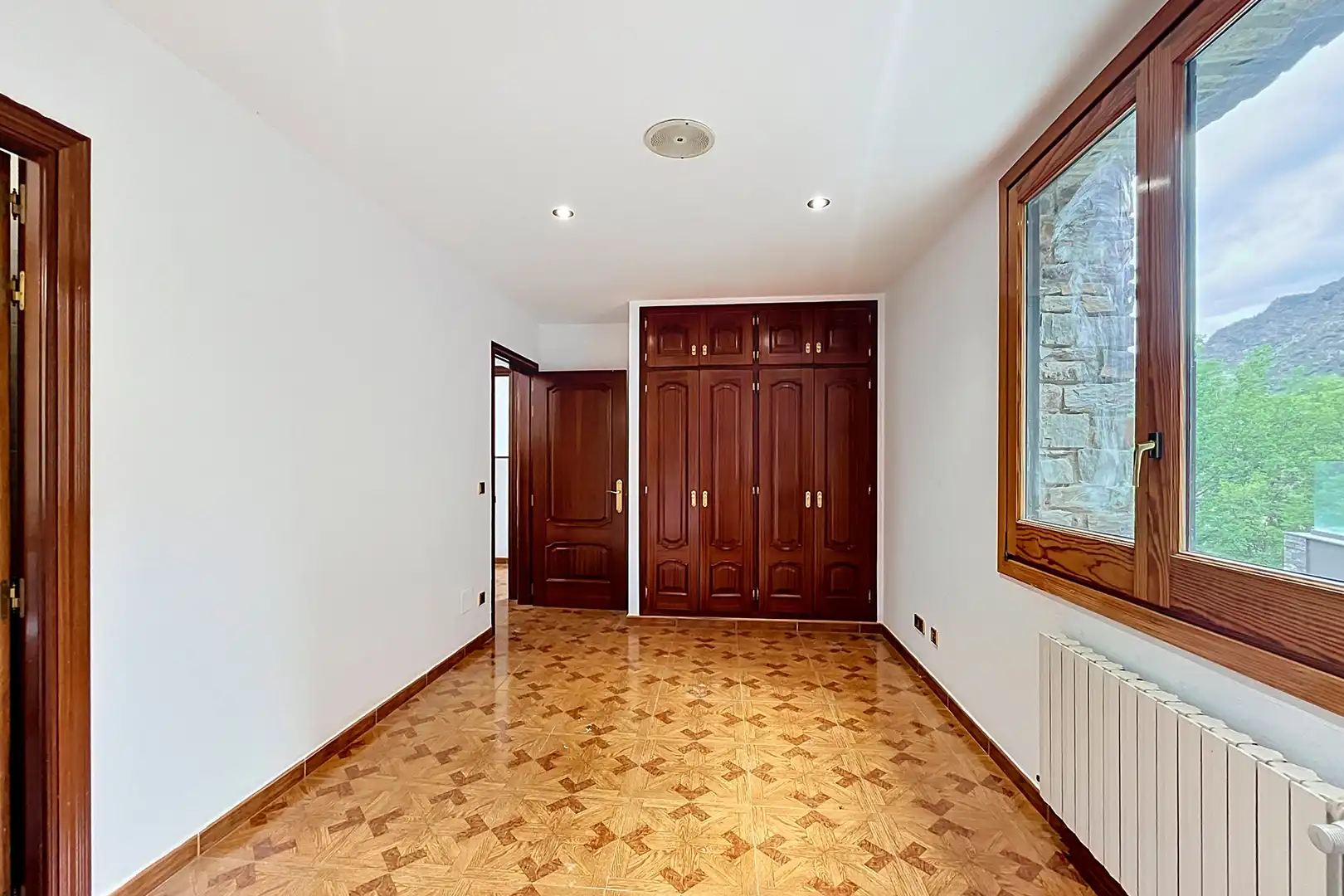 Schlafzimmer von Haus oder Chalet zur Miete in Escaldes – Engordany mit Heizung, Privatgarten und Parkett