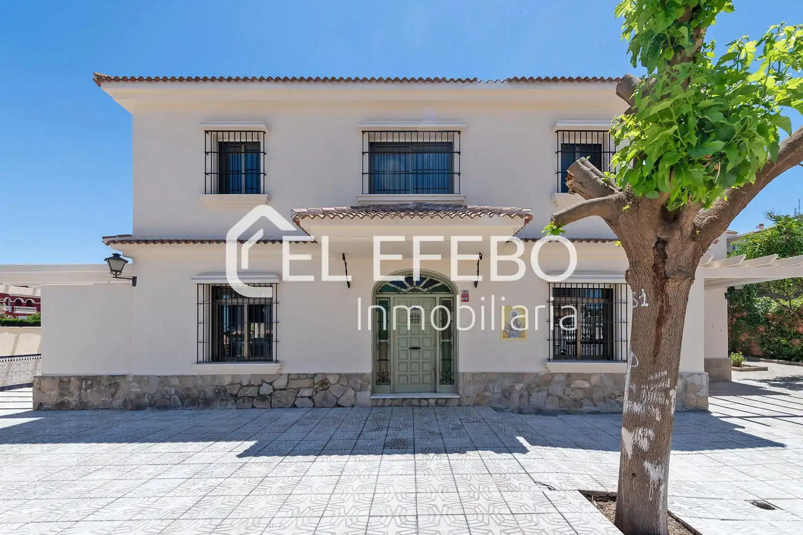Vista exterior de Casa o xalet en venda en Antequera amb Calefacció, Terrassa i Traster