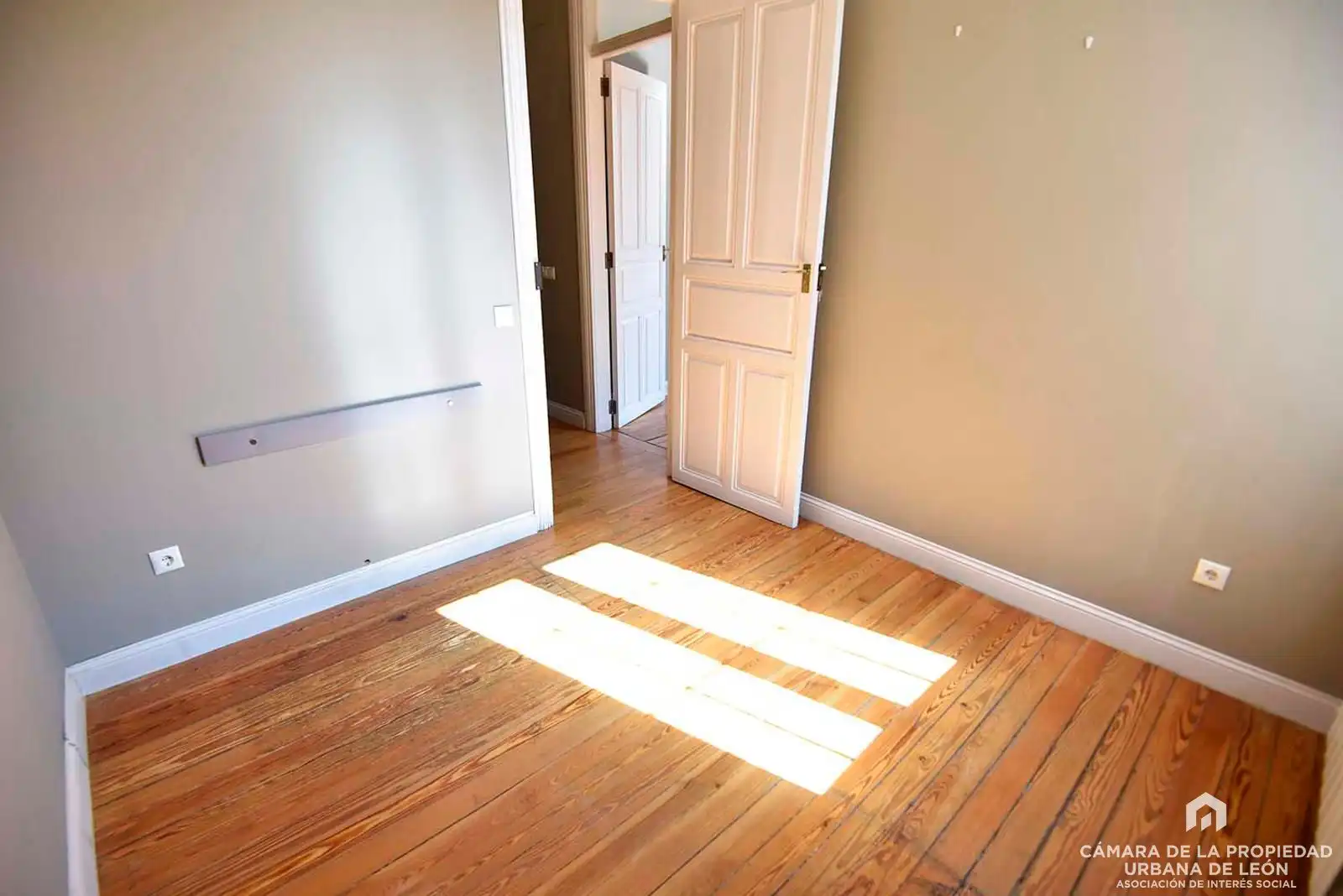 Habitación de Piso de alquiler en León Capital  con Calefacción