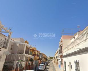 Vista exterior de Casa adosada en venda en Bormujos amb Aire condicionat