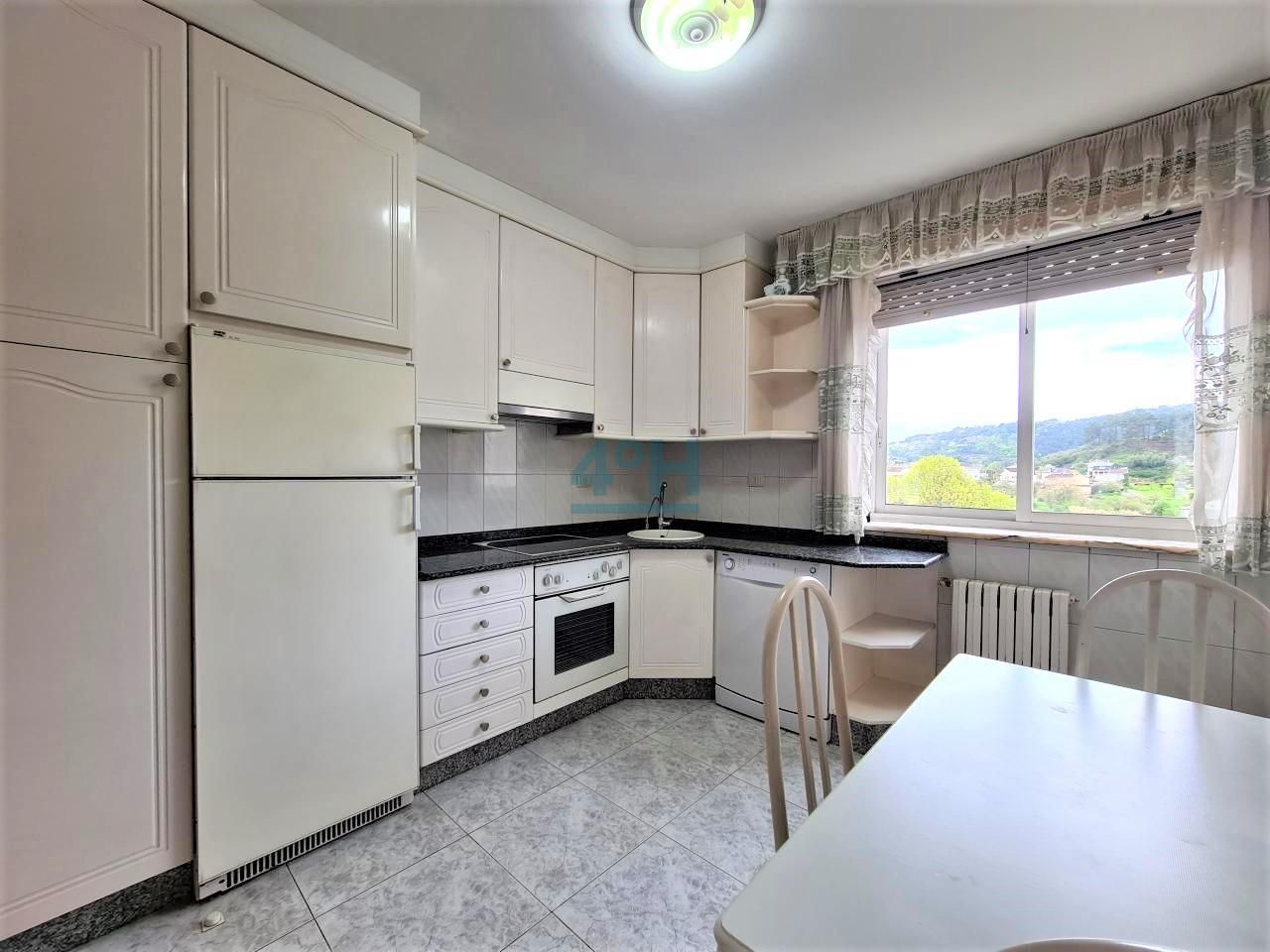 Cocina de Piso de alquiler en Ourense Capital  con Calefacción y Parquet