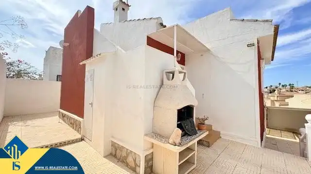 Vista exterior de Casa o xalet en venda en Rojales amb Jardí privat, Terrassa i Moblat