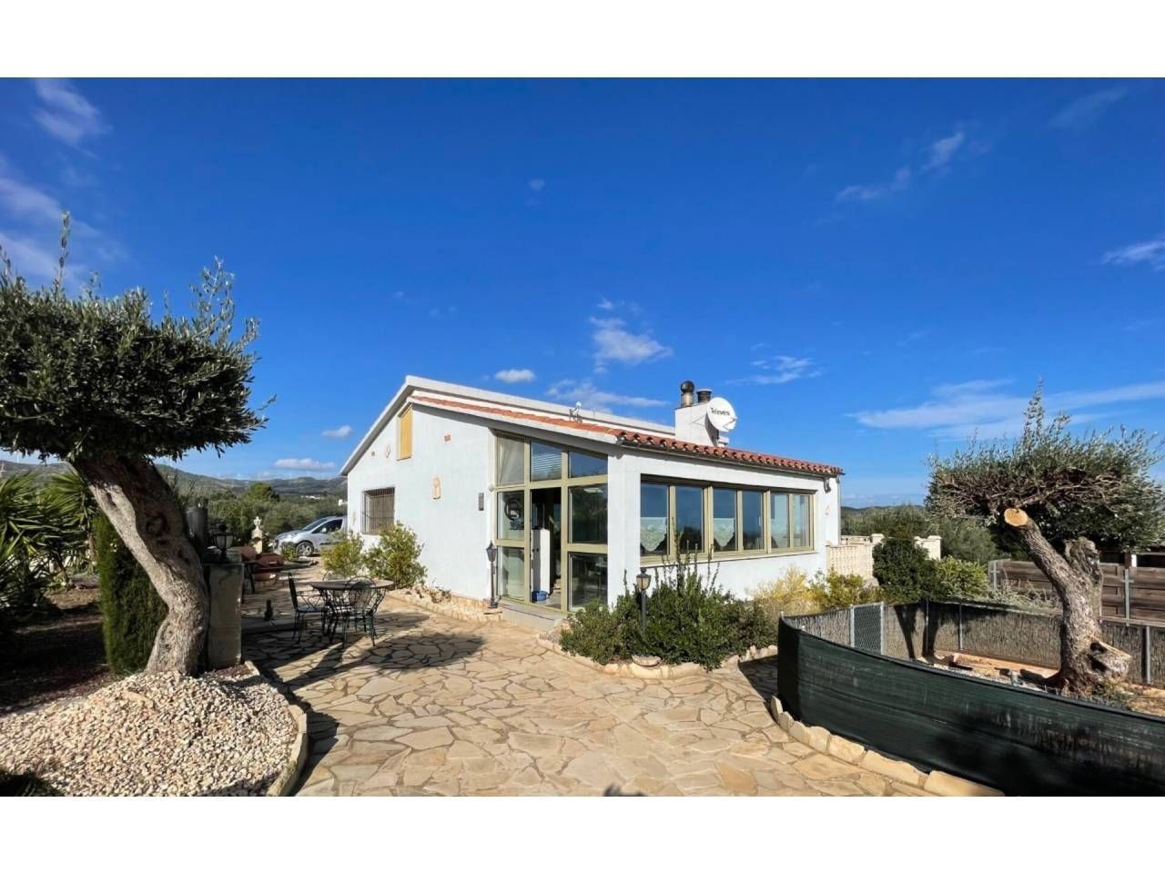 Vista exterior de Casa o xalet en venda en Camarles amb Calefacció, Jardí privat i Parquet