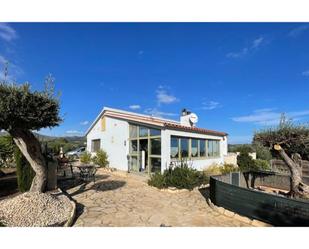 Vista exterior de Casa o xalet en venda en Camarles amb Calefacció, Jardí privat i Parquet