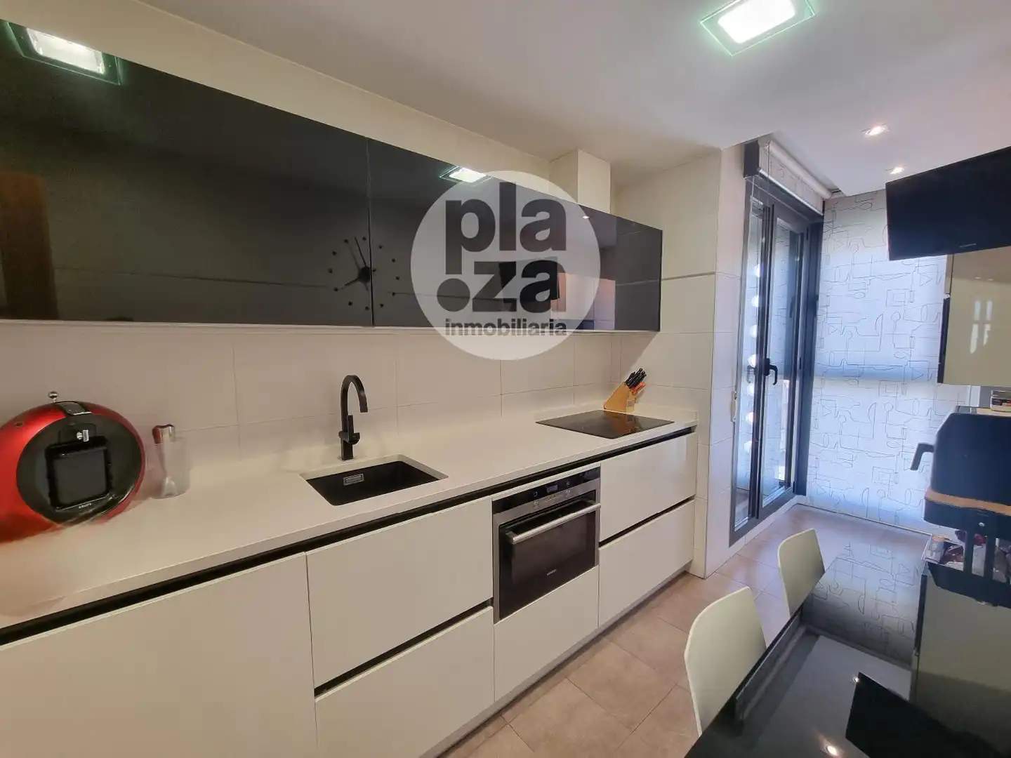 Cocina de Piso en venta en Burgos con Calefacción, Terraza y Trastero