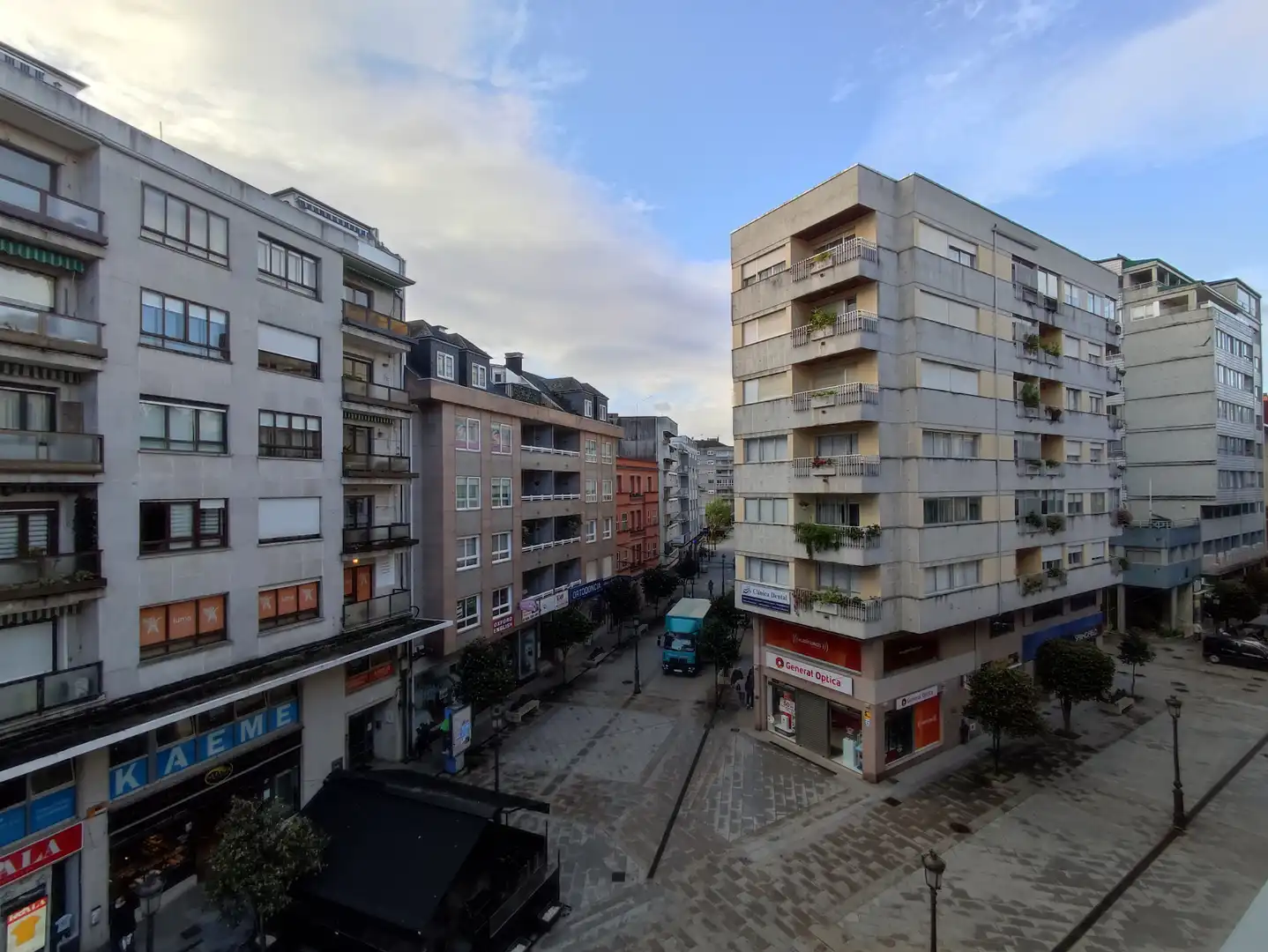 Vista exterior de Oficina de lloguer en Vilagarcía de Arousa amb Balcó