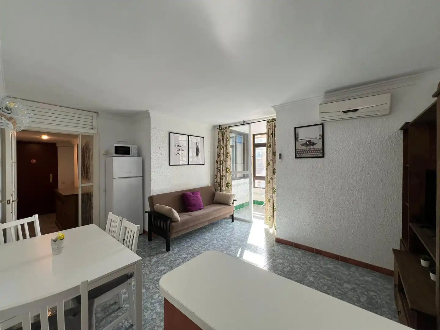 Wohnzimmer von Wohnungen zur Miete in Fuengirola mit Klimaanlage, Terrasse und Gemeinschaftspool
