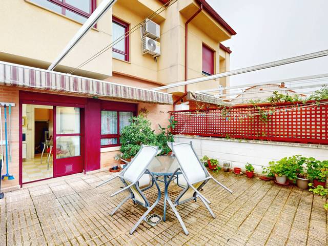 Casa adosada en Venta en Nuevo Cáceres