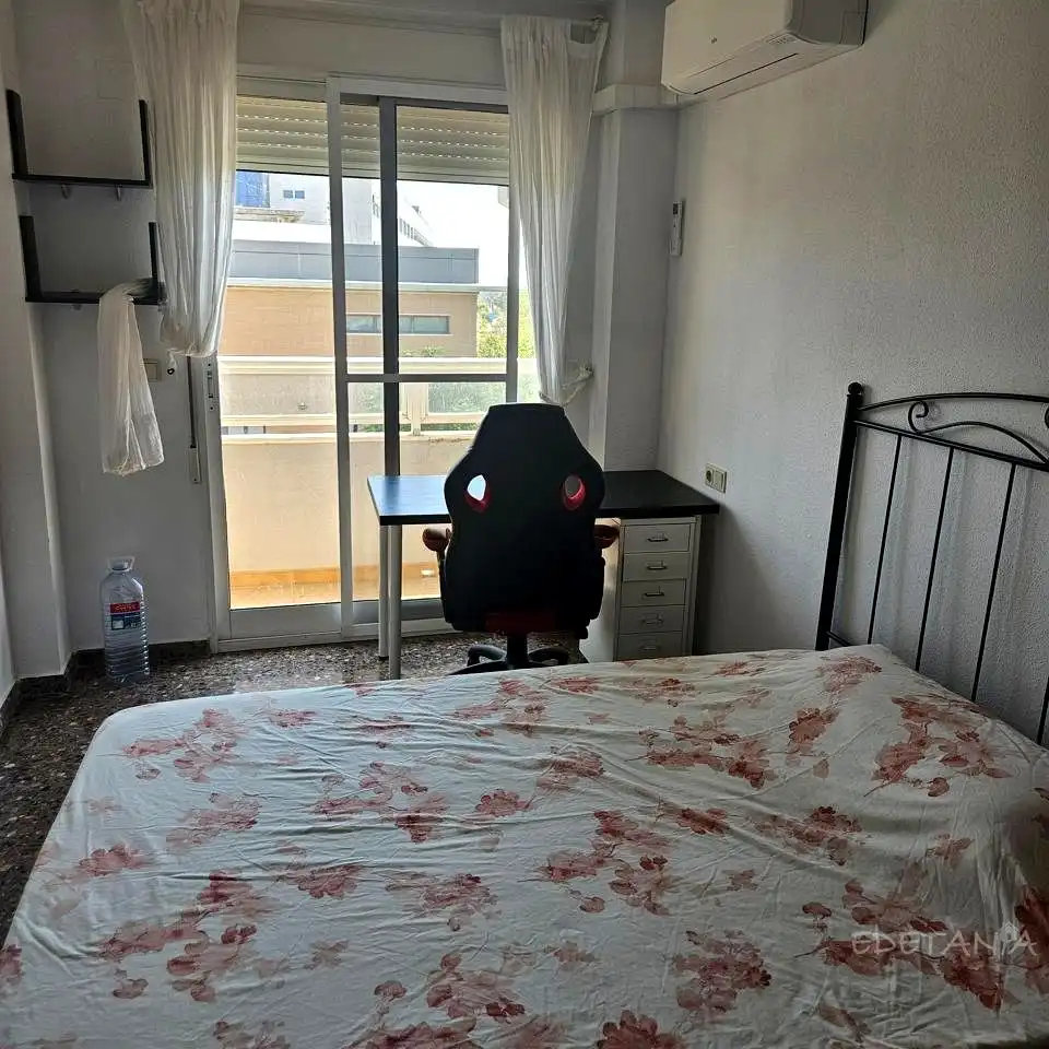 Habitación de Piso de alquiler en Alfara del Patriarca con Aire acondicionado, Amueblado y Balcón