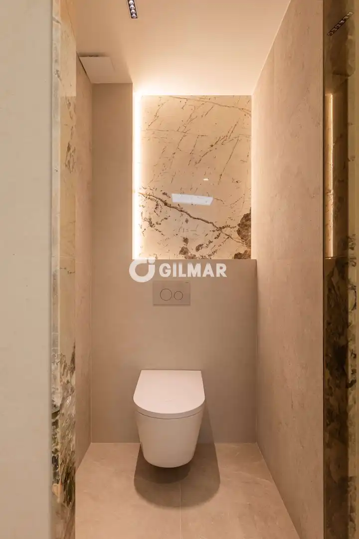 Baño de Dúplex en venta en Madrid con Calefacción y Balcón