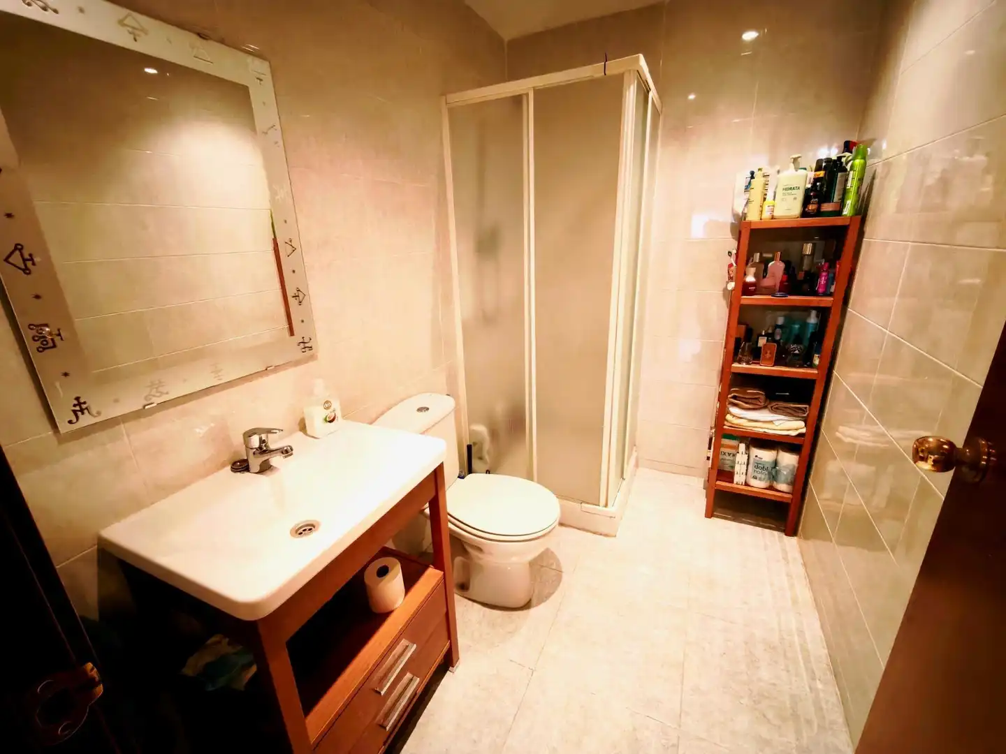 Bathroom of Flat for sale in Sabadell  with Air Conditioner, Heating and Parquet flooring