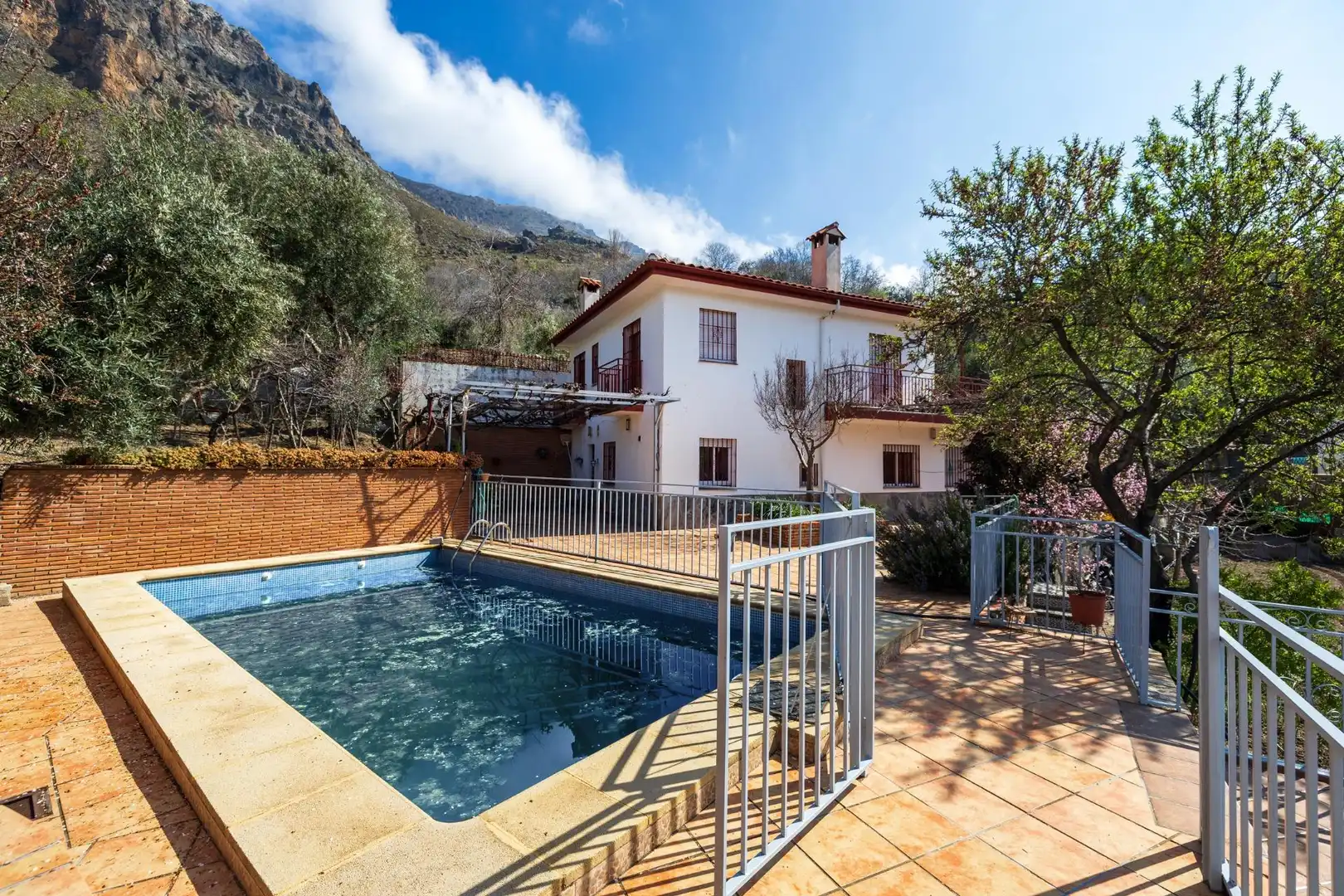 Villa con terrazza in vendita a Güéjar Sierra