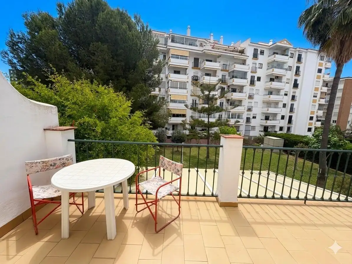 Vista exterior de Casa adosada en venda en Fuengirola amb Aire condicionat, Jardí privat i Terrassa
