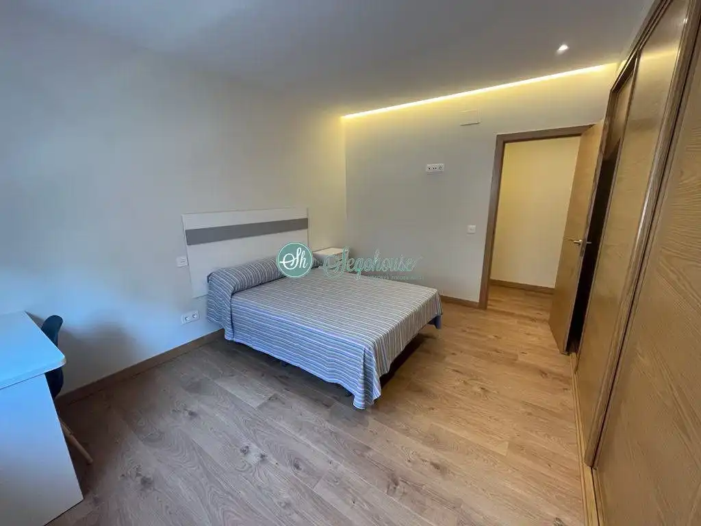 Habitación de Piso de alquiler en Segovia con Calefacción, Terraza y Amueblado
