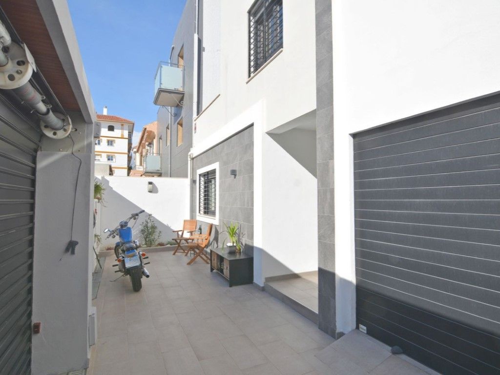 Vista exterior de Casa o xalet en venda en Fuengirola amb Aire condicionat, Calefacció i Terrassa