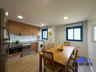 Piso con balcón en venta en Casco Urbano