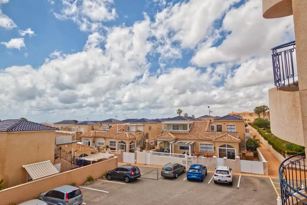 Vista exterior de Apartamento en venta en Orihuela con Aire acondicionado, Terraza y Amueblado