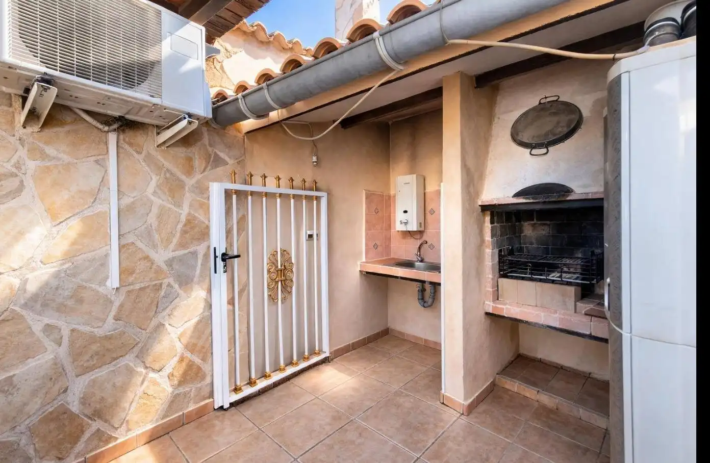 Kitchen of Houses for sale in Crevillent  with Community pool