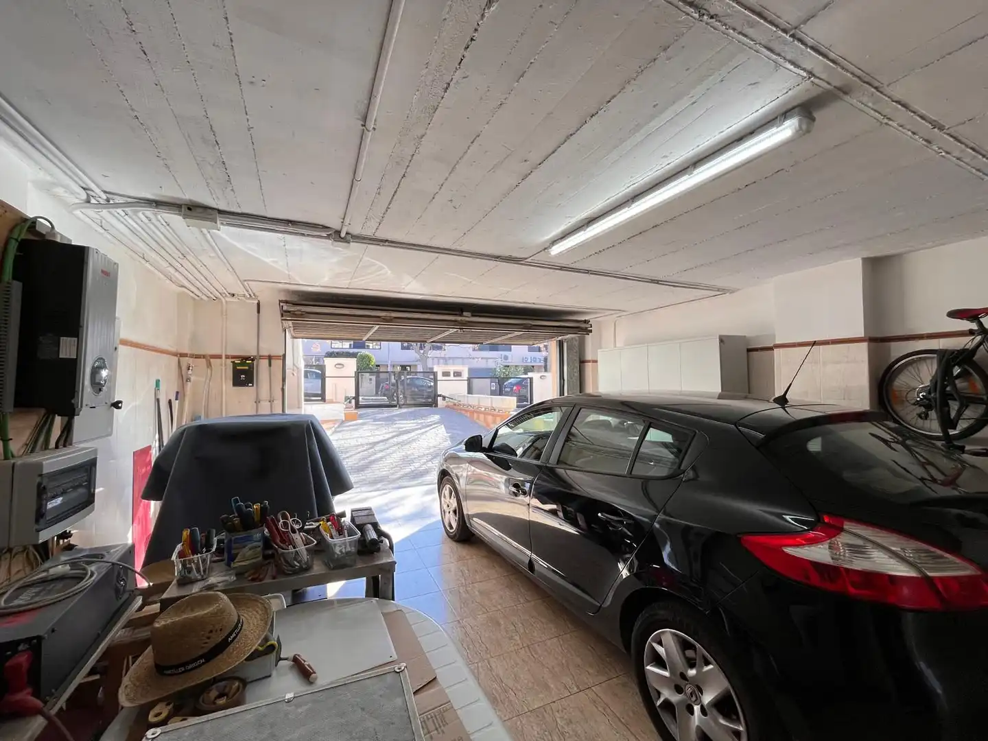 Parking de Casa adosada en venta en Vilanova i la Geltrú con Calefacción, Jardín privado y Terraza