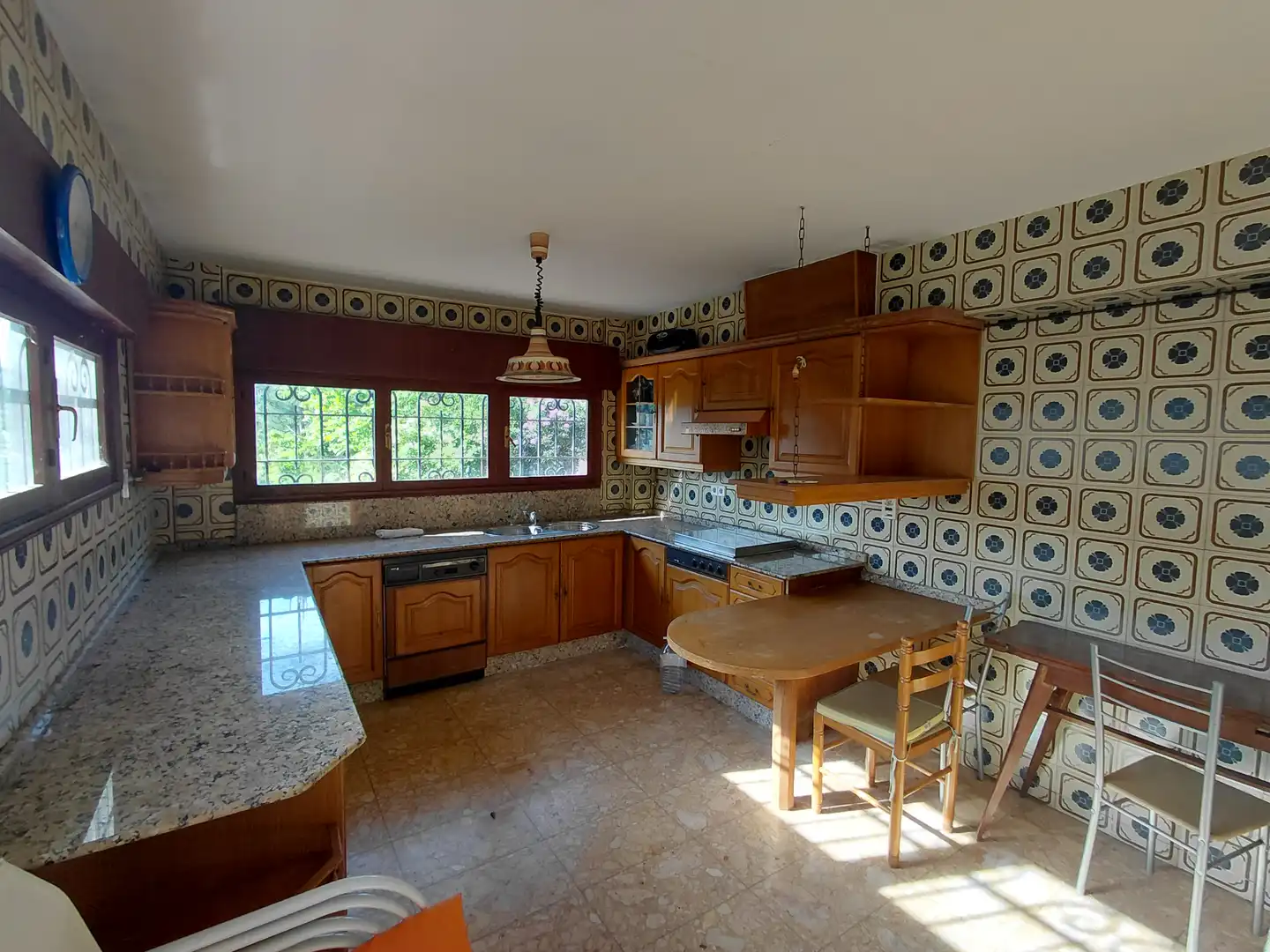 Cocina de Casa o chalet en venta en Oleiros con Aire acondicionado, Calefacción y Jardín privado