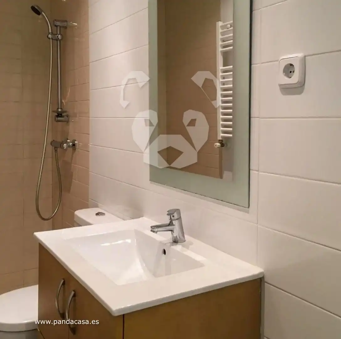 Bathroom of Flat for rent in Madrid  with Air Conditioner, Heating and Terrace