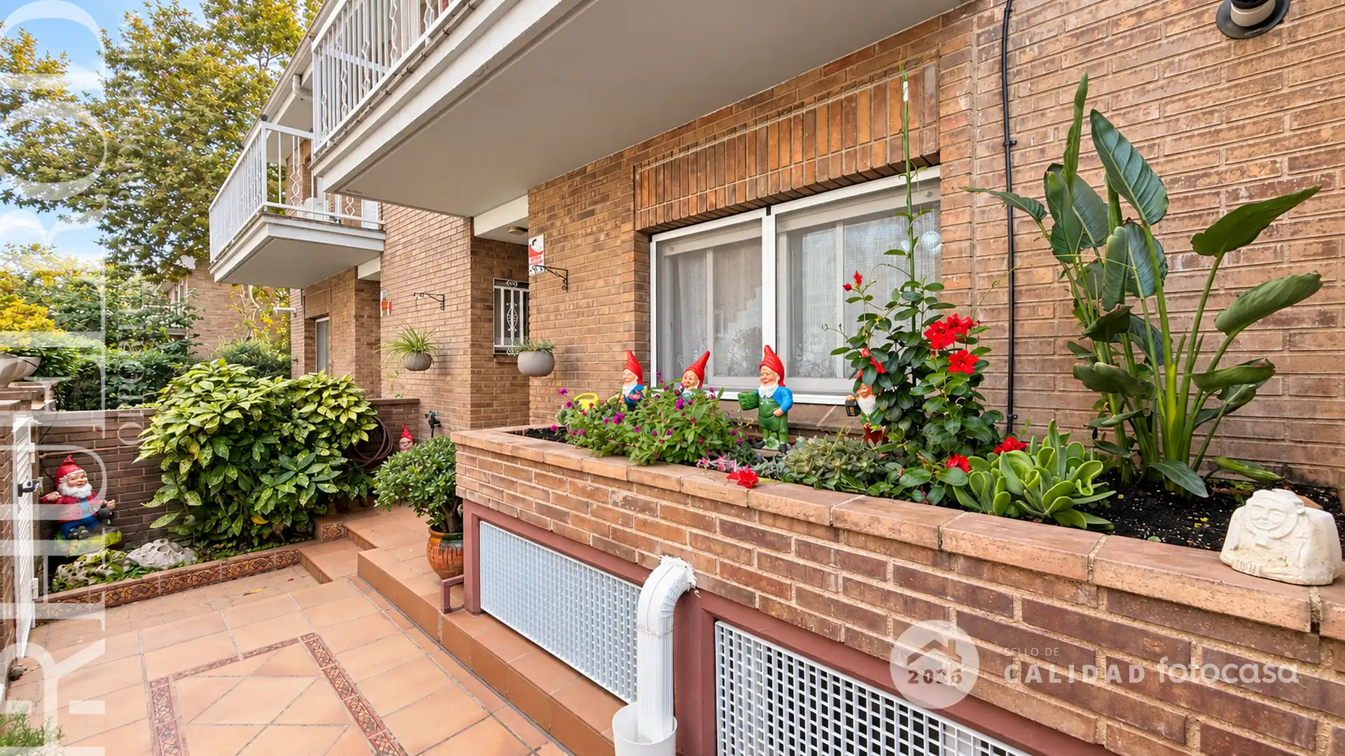 Vista exterior de Casa adosada en venta en Cerdanyola del Vallès con Aire acondicionado, Calefacción y Jardín privado