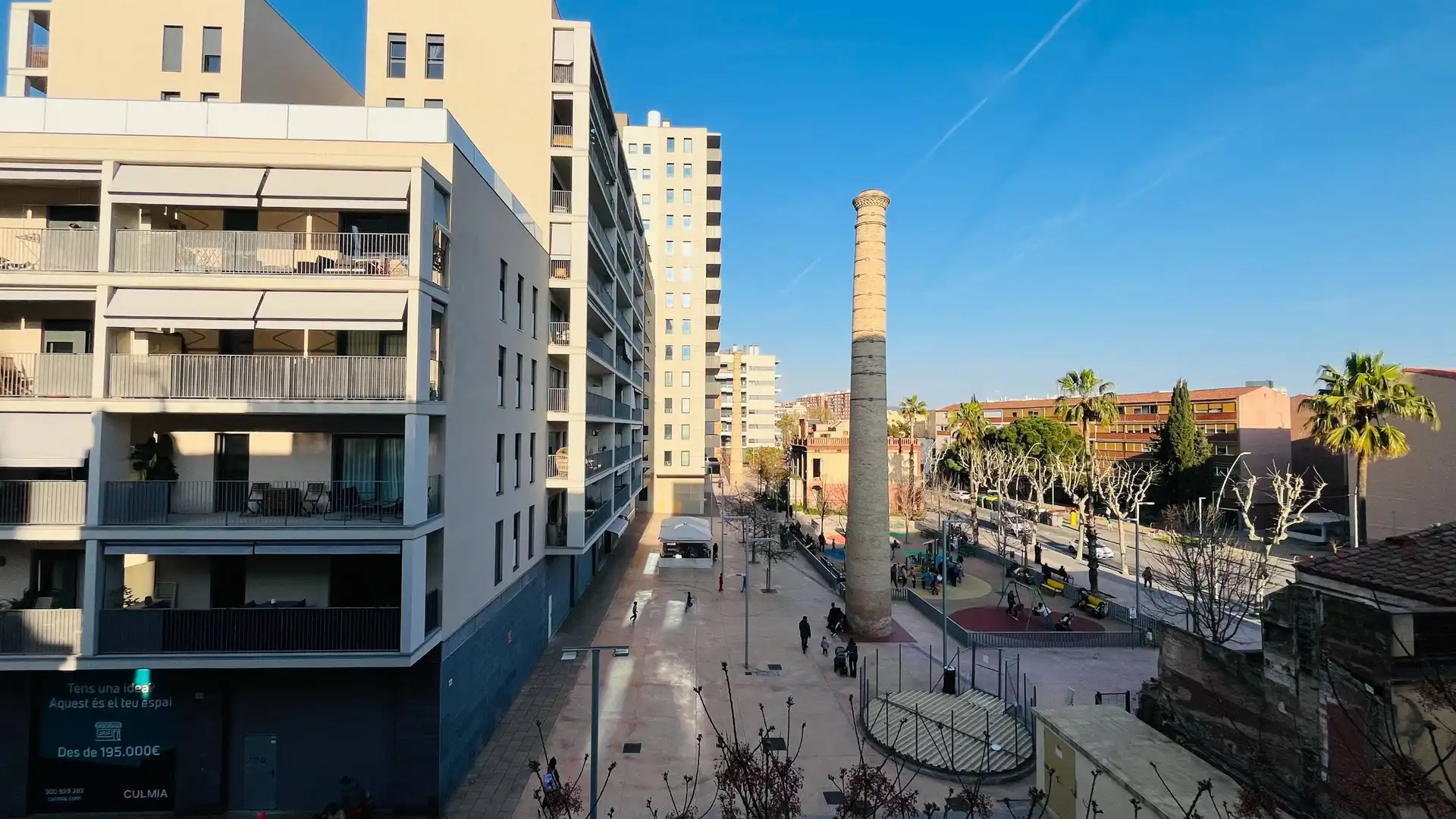 Exterior view of Flat for sale in L'Hospitalet de Llobregat  with Parquet flooring and Balcony