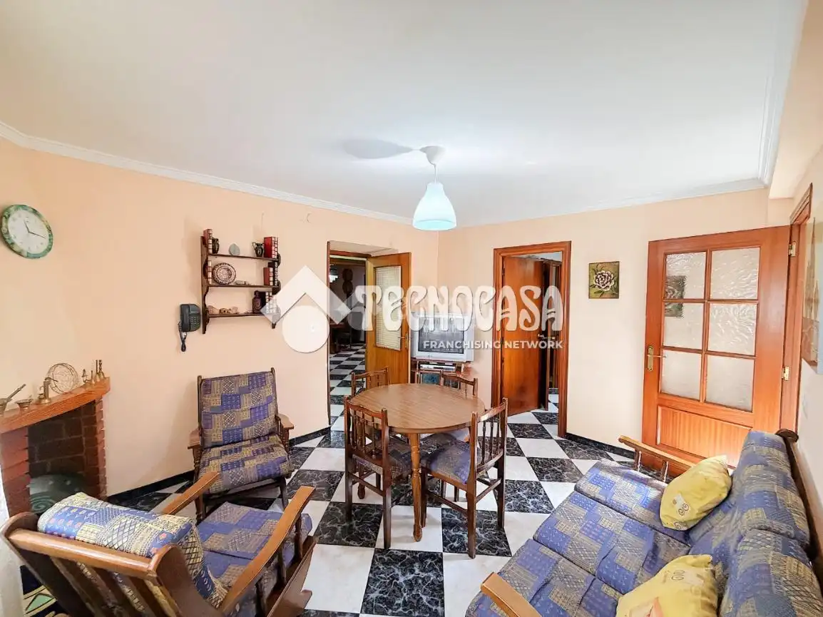 Sala de estar de Casa adosada en venta en Campillo de Altobuey con Calefacción, Jardín privado y Terraza