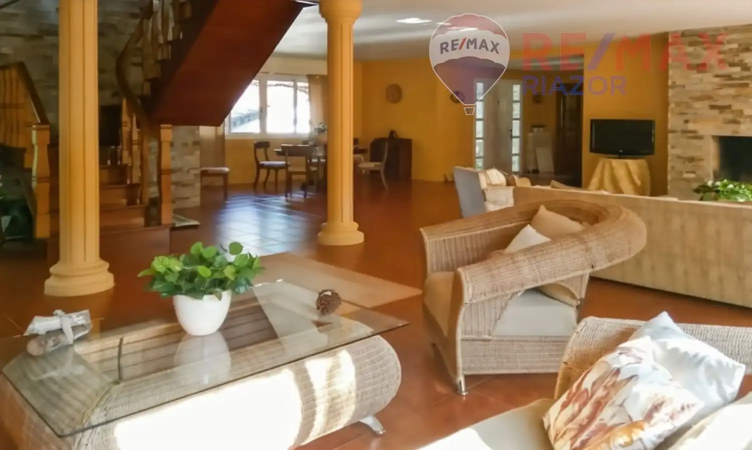 Chalet con piscina en alquiler en Zaramacedo 0