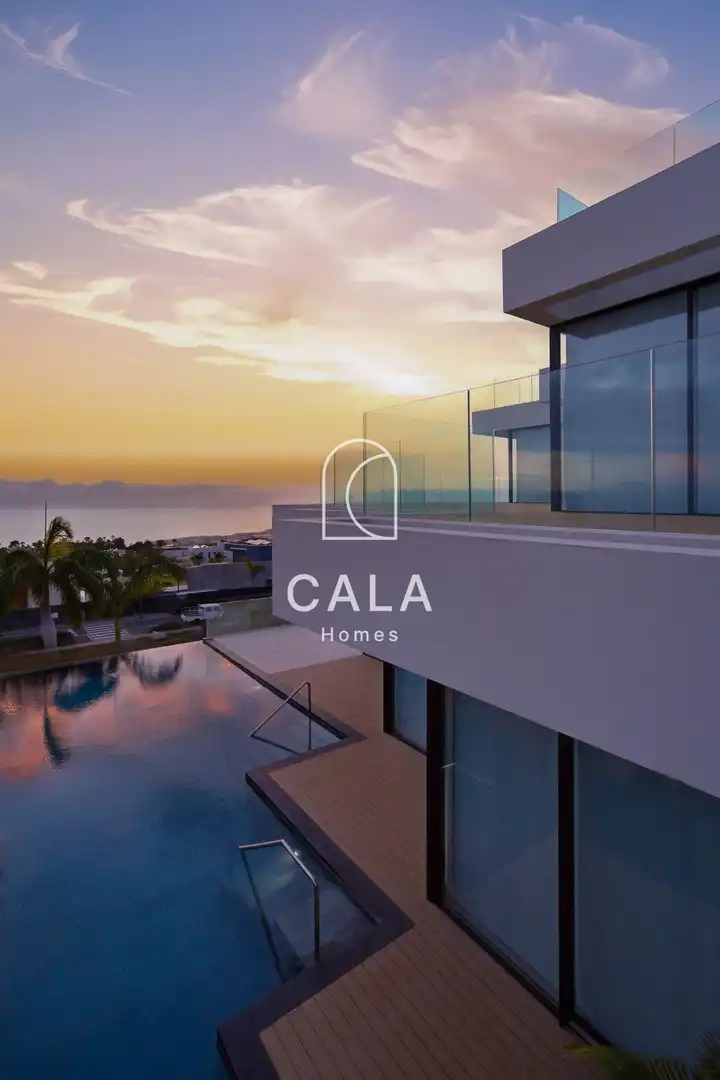 Vista exterior de Casa o xalet en venda en Guía de Isora amb Aire condicionat, Calefacció i Terrassa