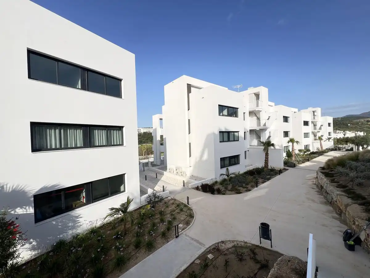 Vista exterior de Dúplex en venda en Estepona amb Aire condicionat, Terrassa i Traster