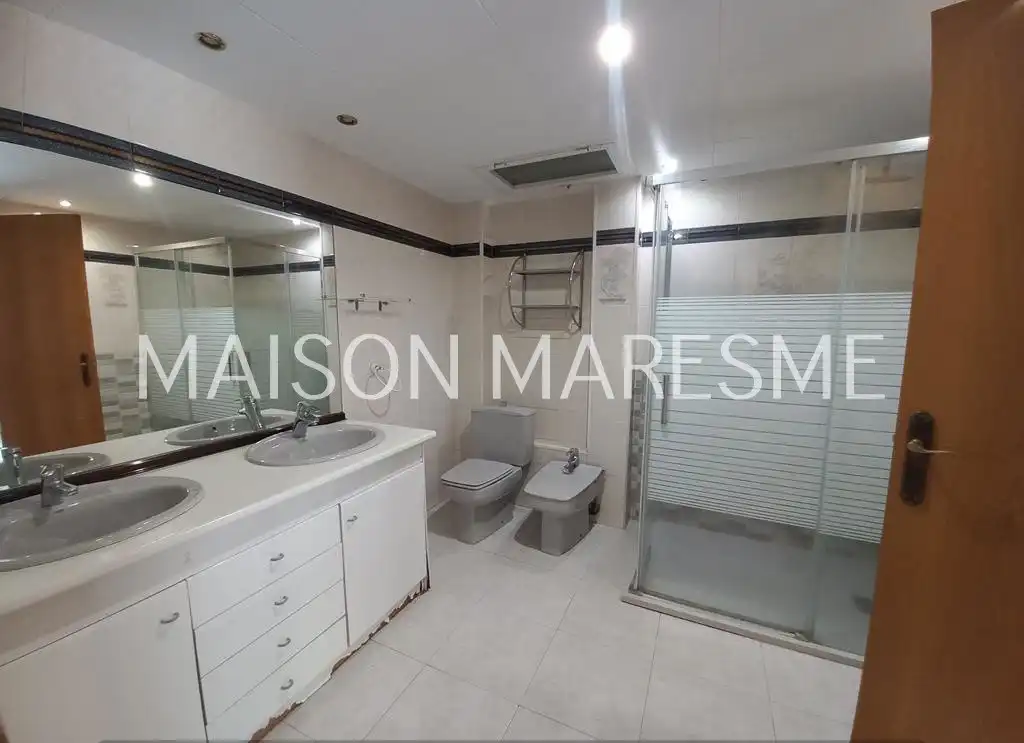 Dúplex en venta en Canet de Mar con Aire acondicionado, Calefacción y Terraza
