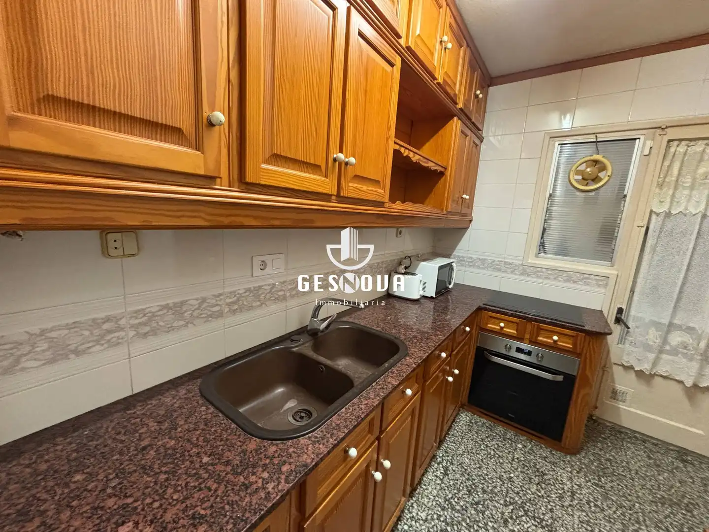 Küche von Wohnung zum Verkauf in L'Hospitalet de Llobregat mit Klimaanlage und Balkon