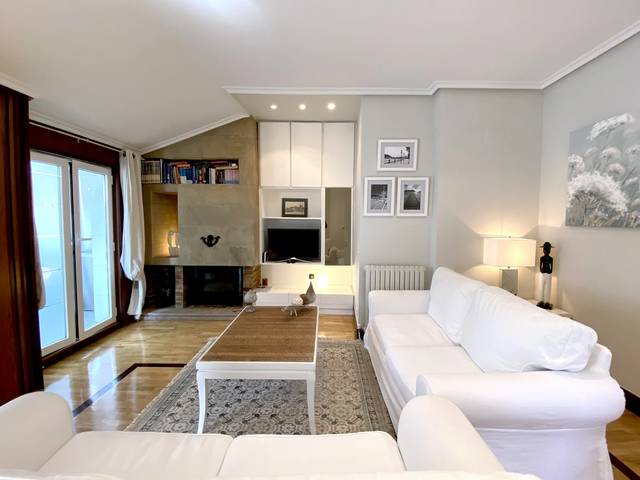 Ático en Alquiler en Área Romántica