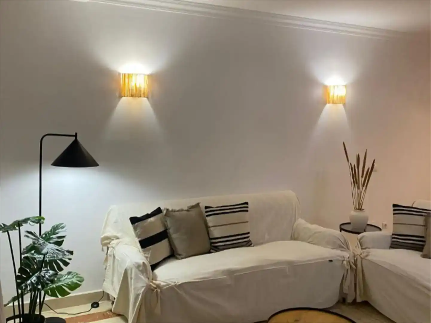 Sala d'estar de Pis de lloguer en Marbella amb Aire condicionat i Piscina
