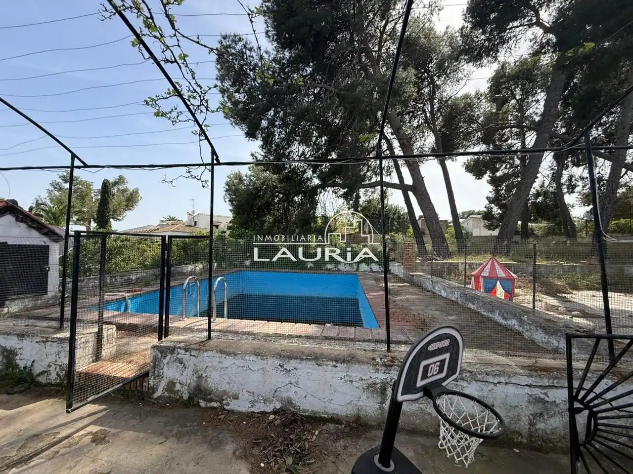 Schwimmbecken von Haus oder Chalet zum Verkauf in Chiva mit Privatgarten und Terrasse