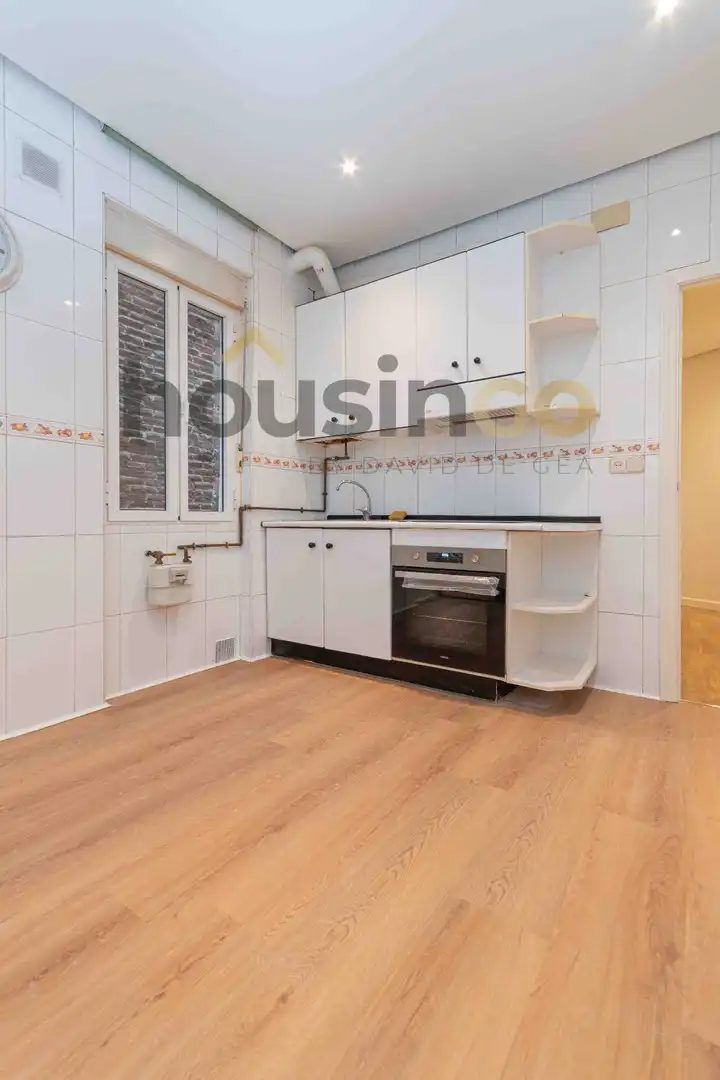 Kitchen of Flat for sale in Madrid  with Air Conditioner, Heating and Parquet flooring
