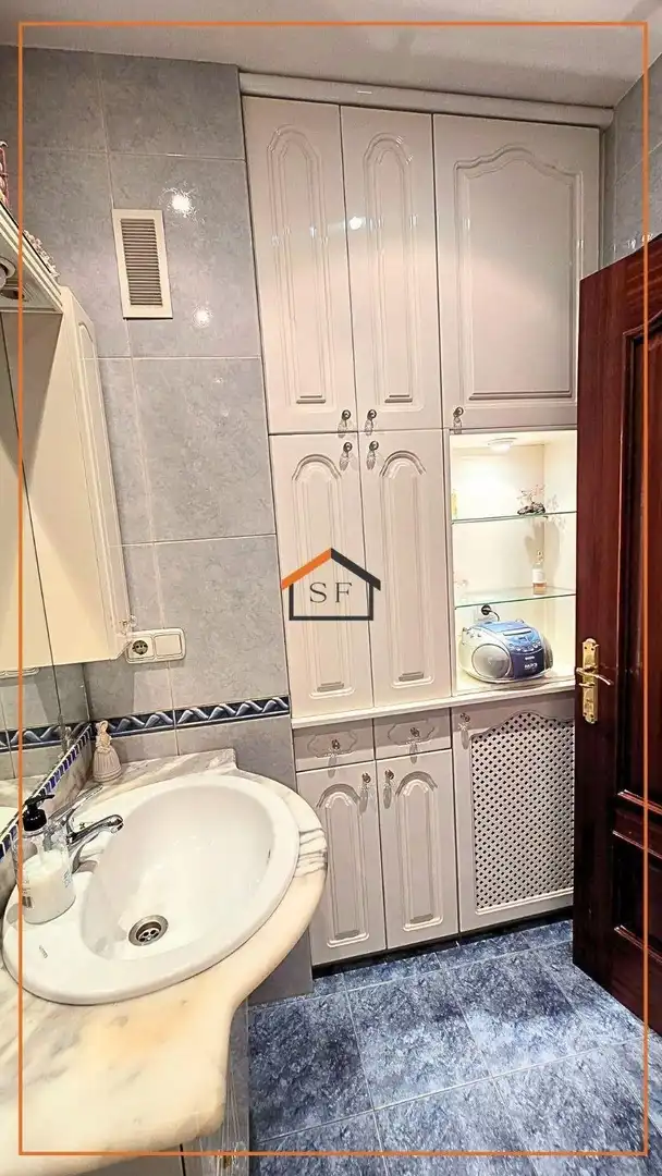 Badezimmer von Wohnung zum Verkauf in Madrid mit Klimaanlage, Heizung und Parkett