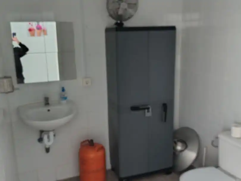 Baño de Local de alquiler en Mairena del Aljarafe con Aire acondicionado y Terraza