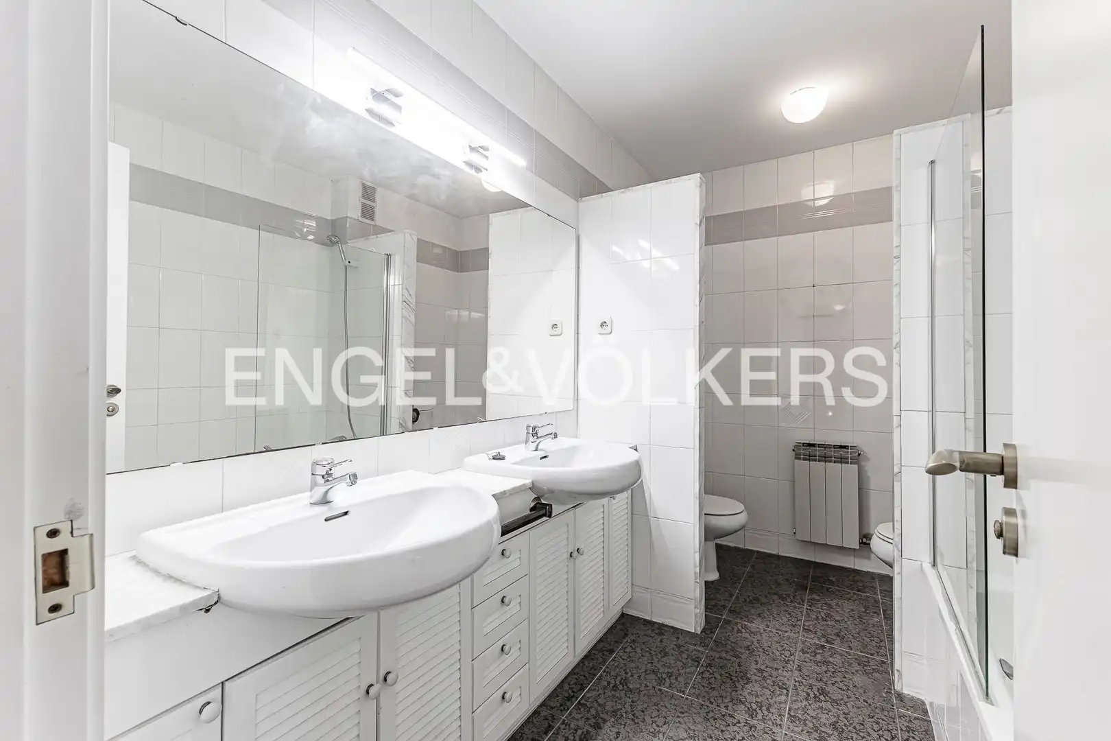 Bathroom of Detached homes for sale in Sant Cugat del Vallès  with Air Conditioner, Heating and Private garden