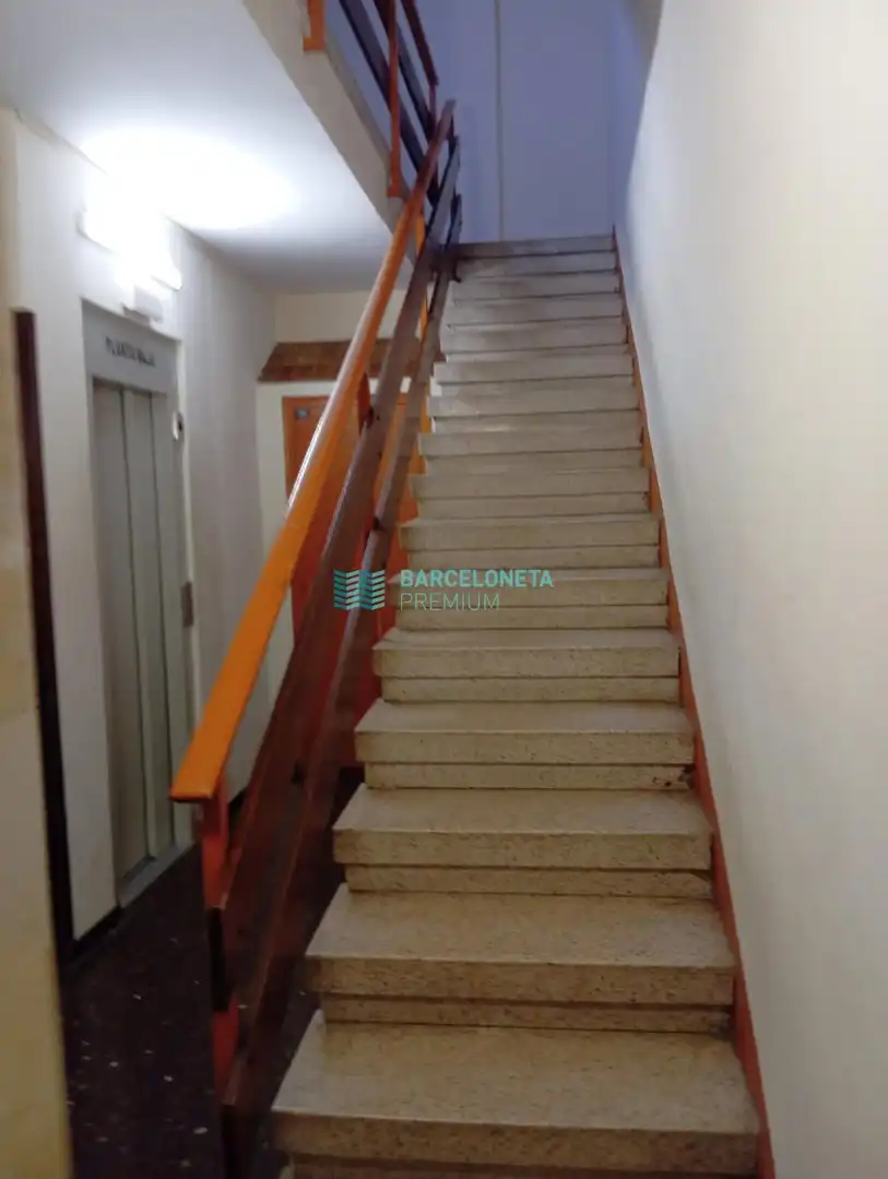 Piso en venta en Barcelona con Calefacción, Terraza y Alarma