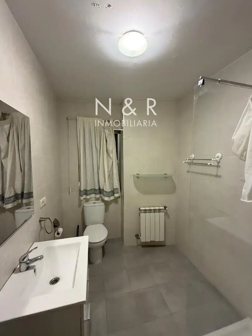 Habitación de Piso de alquiler en Santiago de Compostela  con Calefacción y Amueblado