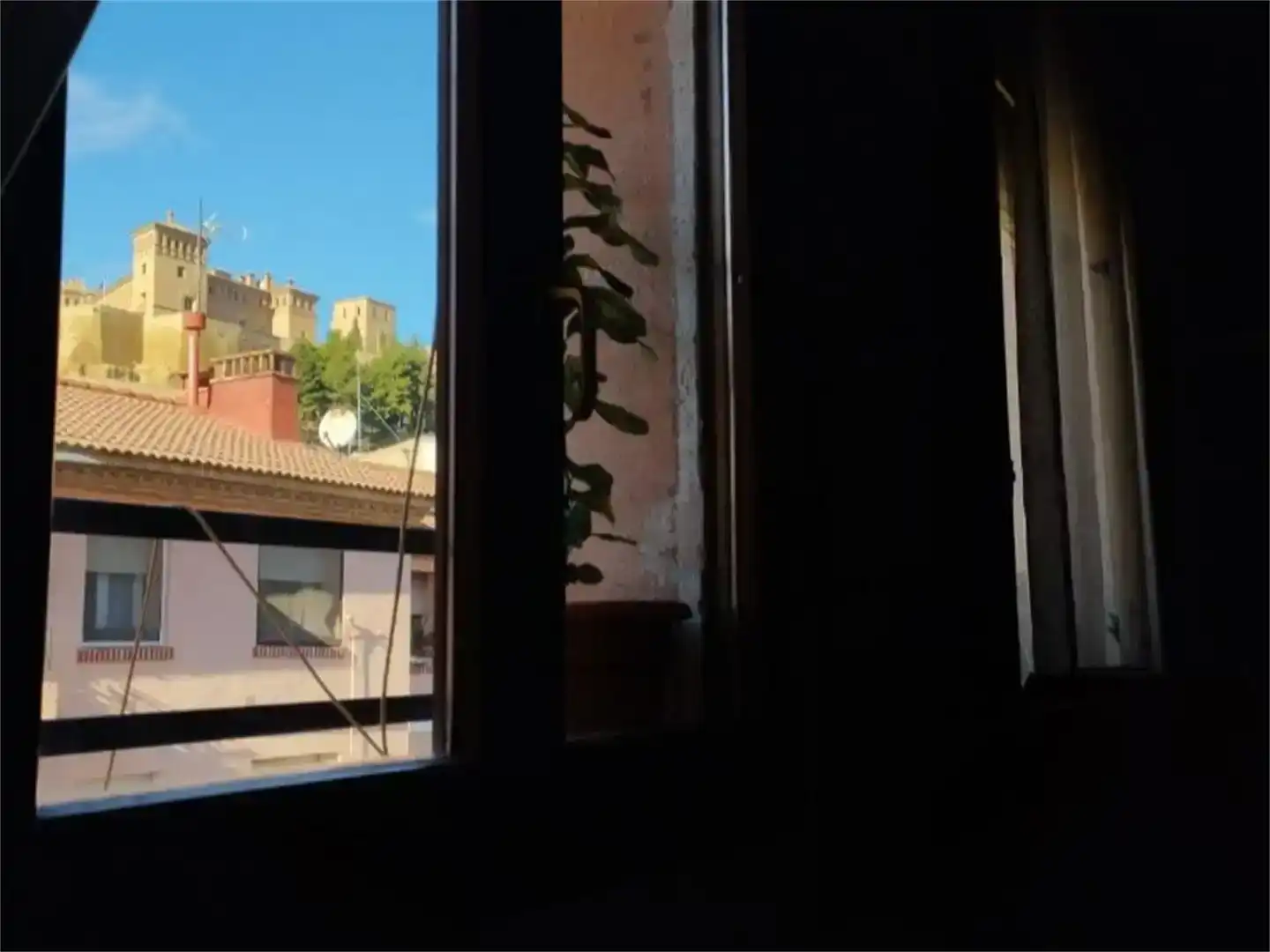 Vista exterior de Pis en venda en Alcañiz amb Aire condicionat i Balcó