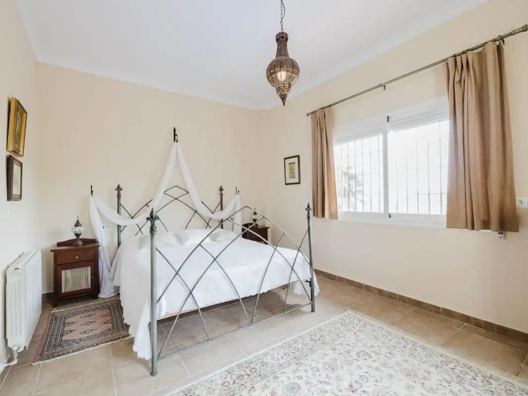 Dormitori de Casa o xalet en venda en Alhaurín El Grande amb Aire condicionat, Calefacció i Jardí privat